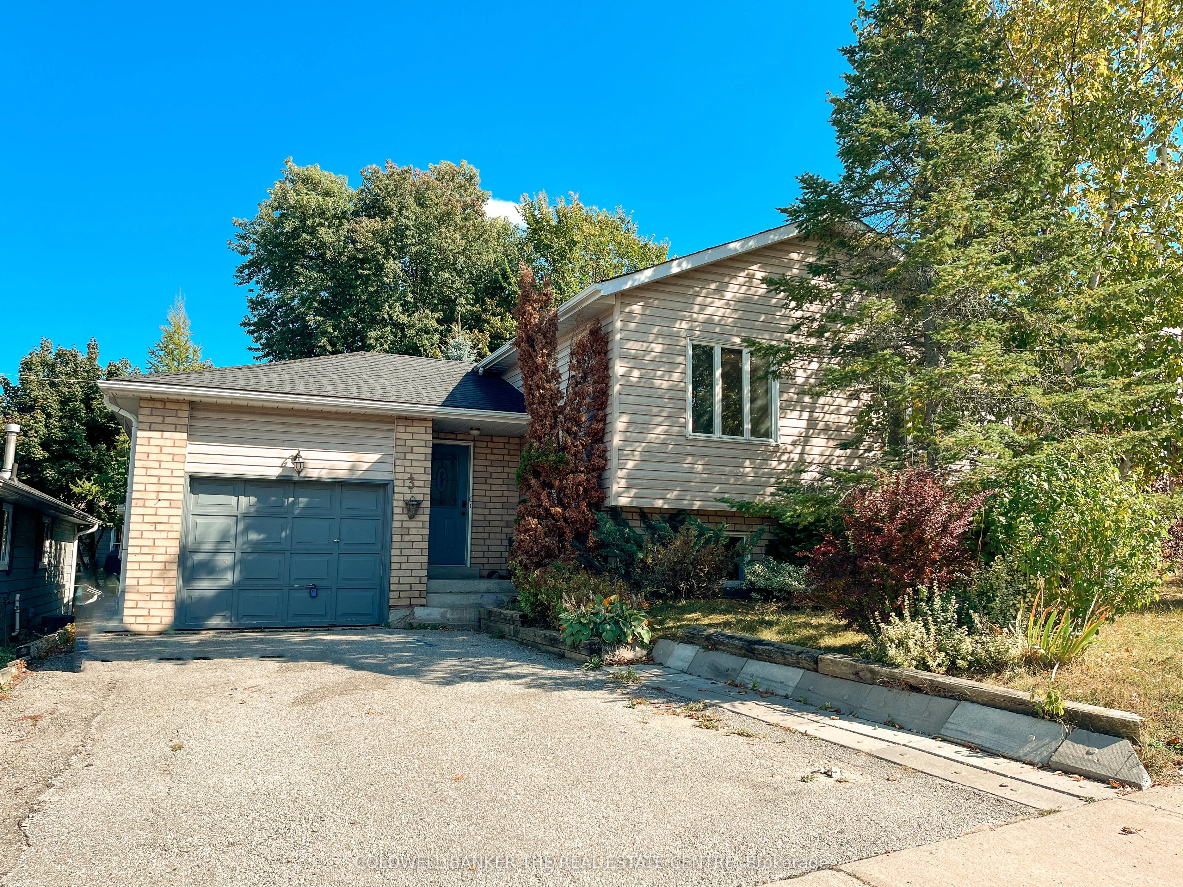 3 Elizabeth Street Upper, Barrie, ON L4N 6L8