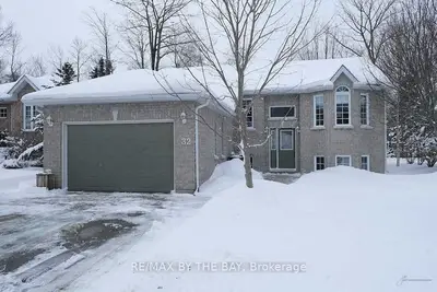32 54th Street S Lower, Wasaga Beach, ON L9Z 1W9
