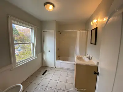 42 Penetang Street, Barrie, ON L4M 1V6