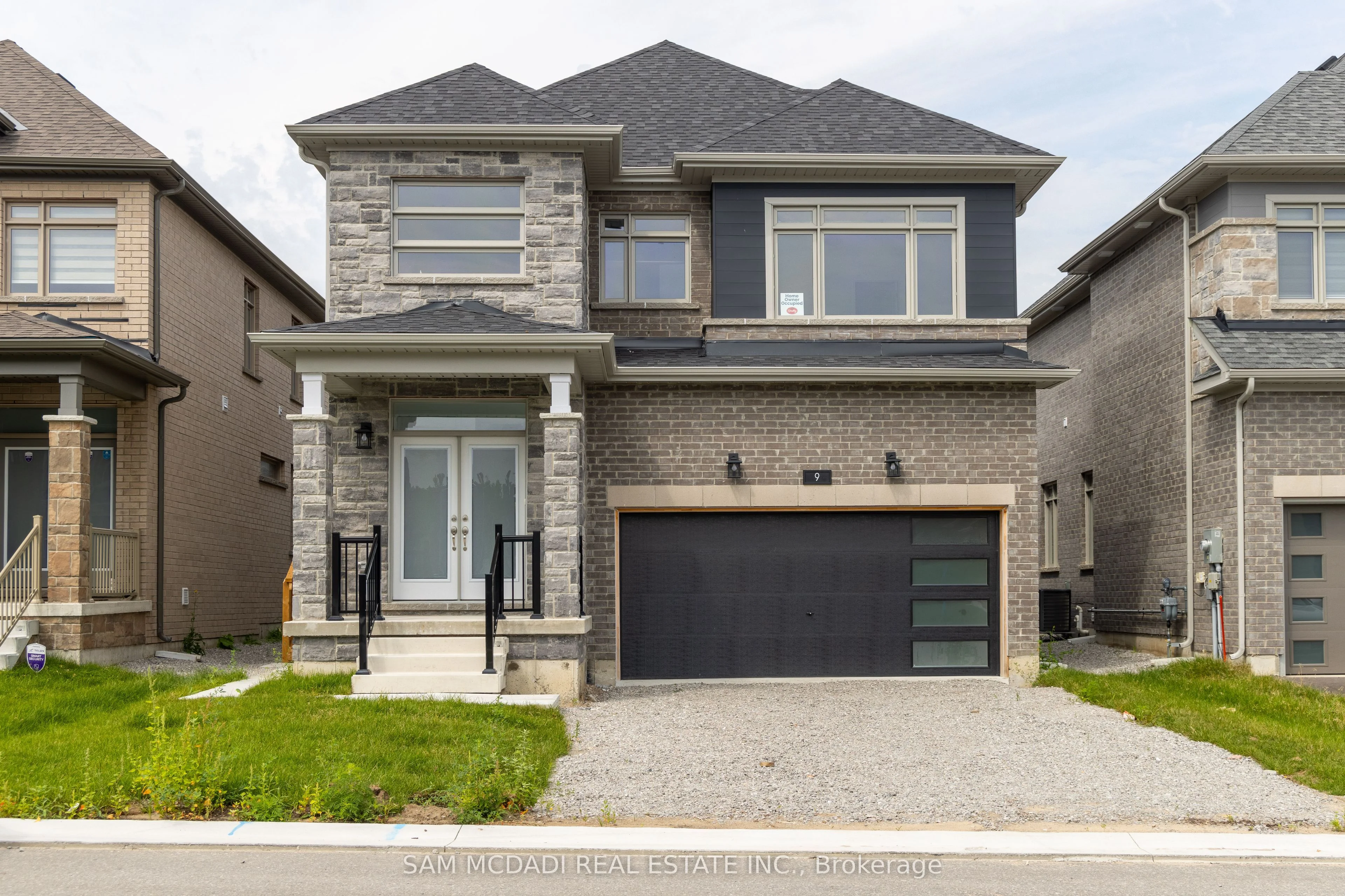 9 Paddington Grove LOWER, Barrie, ON L9J 0J3