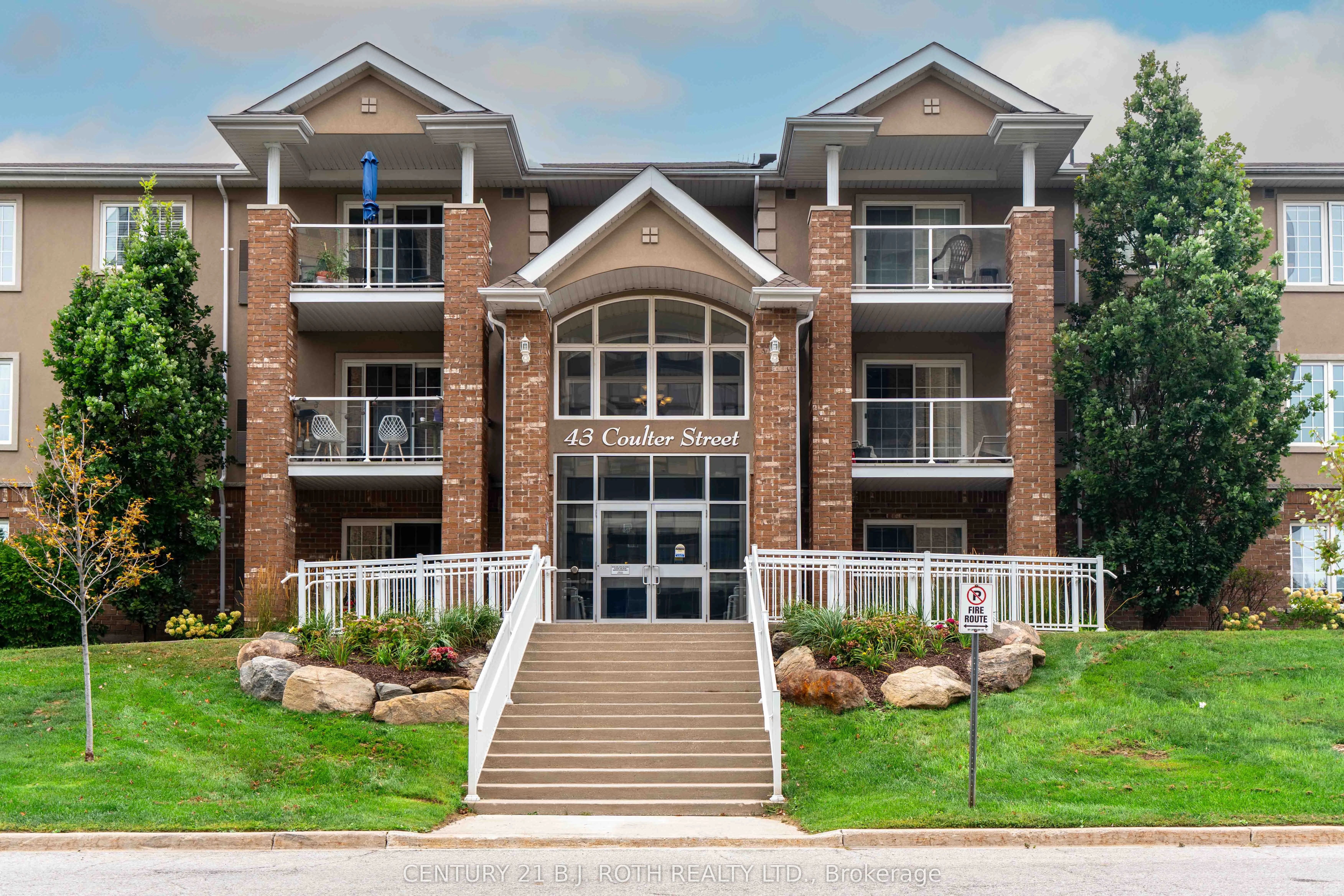 43 COULTER Street 3, Barrie, ON L4N 6L9