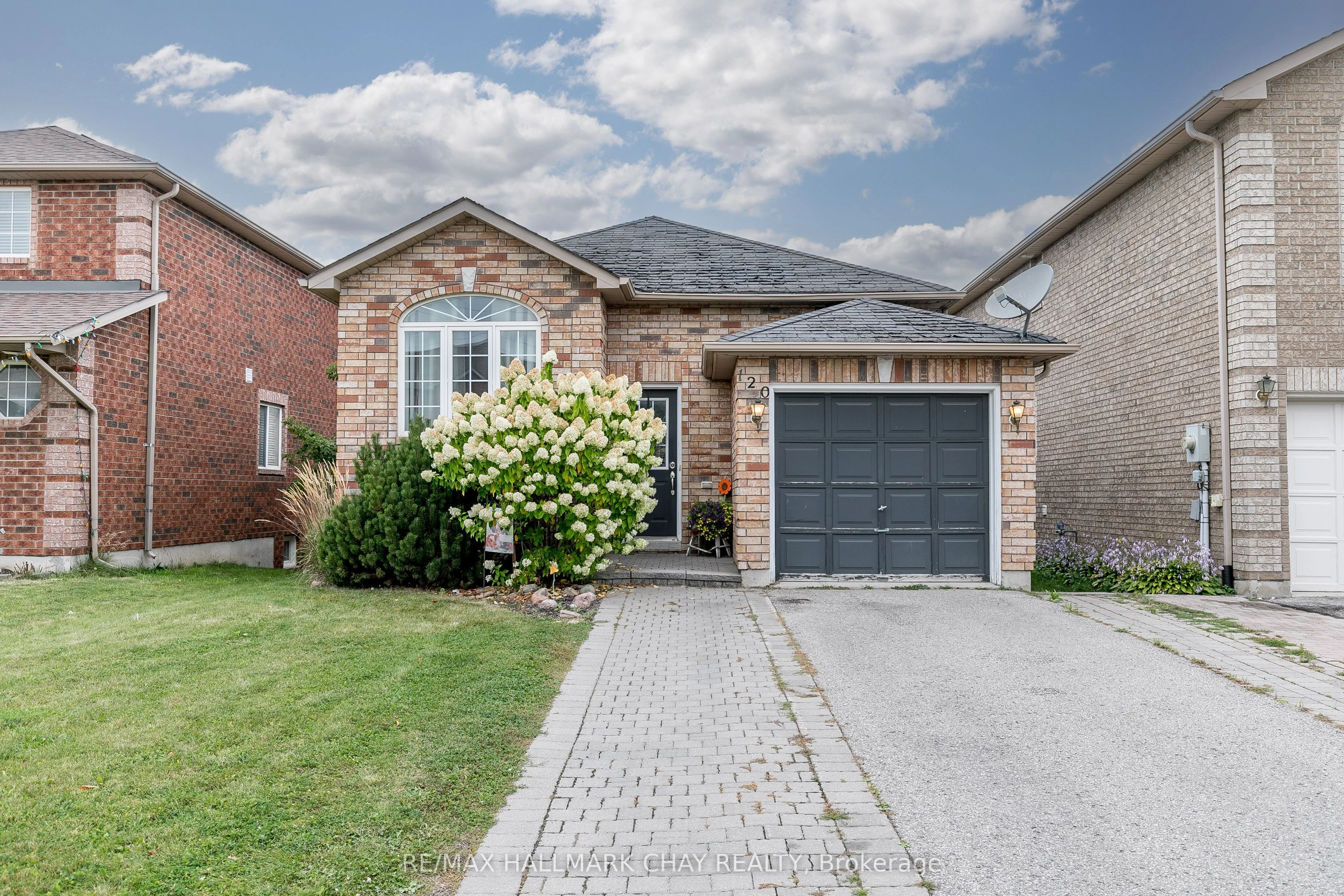 120 Courtney Crescent, Barrie, ON L4N 5T1