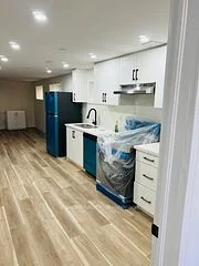 236a Bayfield Street Basemen, Barrie, On L4m 3b7