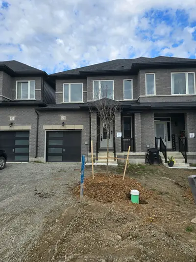 Att/Row/Townhouse in Wasaga Beach