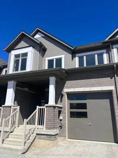 Att/Row/Townhouse in Barrie