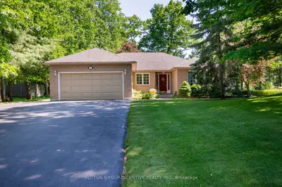 Detached in Wasaga Beach