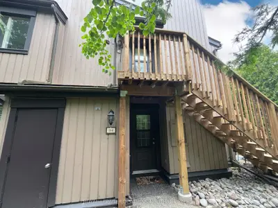 27 Dawson Drive 143, Collingwood, On L9y 5b4