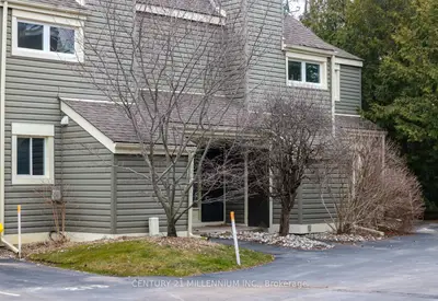 Condo Townhouse in Collingwood
