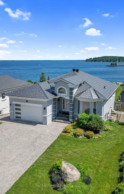 Detached in Midland
