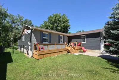 Detached in Clearview