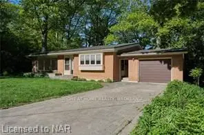 8 KEEFE Street, Penetanguishene, ON L9M 1B4