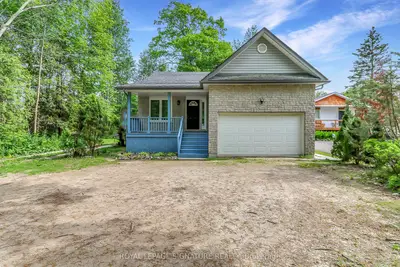 Detached in Wasaga Beach