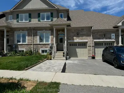 Att/Row/Townhouse in Orillia