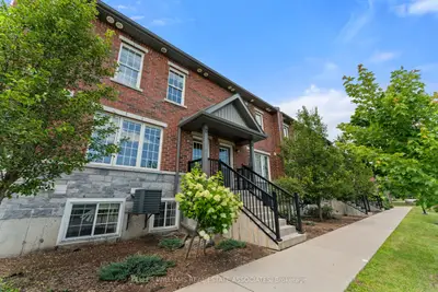 Condo Townhouse in Barrie