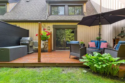 Condo Townhouse in Collingwood