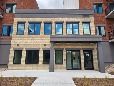 Condo Apartment in Clearview