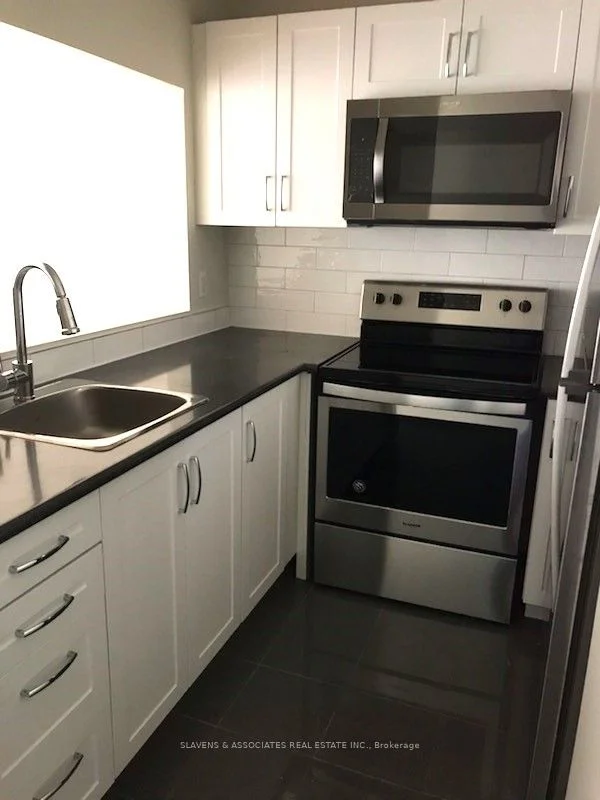 170 Grove Street E 203, Barrie, ON L4M 2P7
