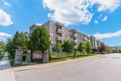 Condo Apartment in Collingwood