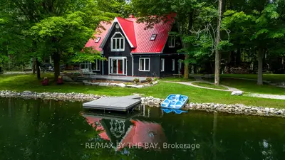 Detached in Clearview