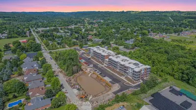 Condo Apartment in Clearview