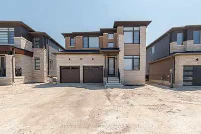 Detached in Wasaga Beach