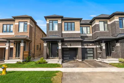 Att/Row/Townhouse in Barrie
