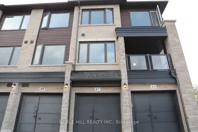 Att/Row/Townhouse in Barrie