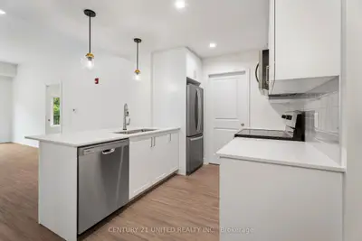 Condo Apartment in Clearview