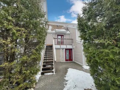 Condo Apartment in Collingwood