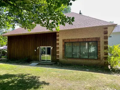 Detached in Wasaga Beach