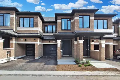 Att/Row/Townhouse in Barrie