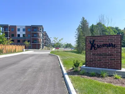 Condo Apartment in Clearview