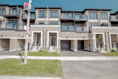 Condo Townhouse in Barrie