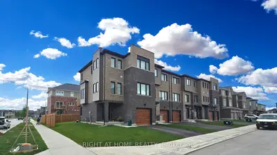 Att/Row/Townhouse in Barrie