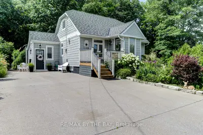 Detached in Wasaga Beach