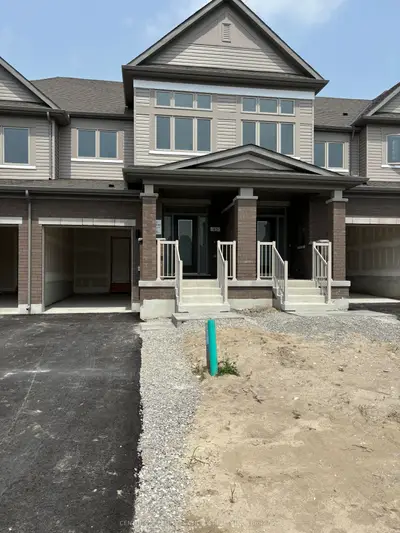 Att/Row/Townhouse in Barrie