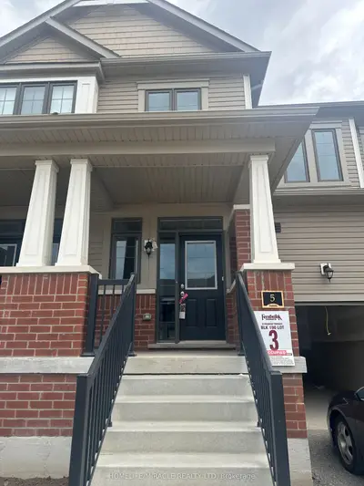 Att/Row/Townhouse in Barrie