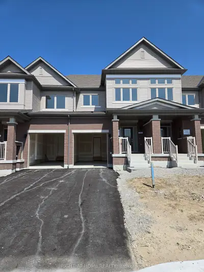 Att/Row/Townhouse in Barrie