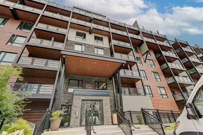 Condo Apartment in Barrie