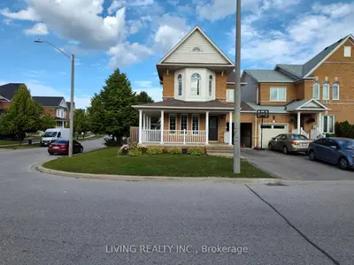 Att/Row/Townhouse in Barrie