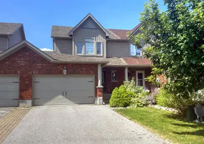Att/Row/Townhouse in Collingwood