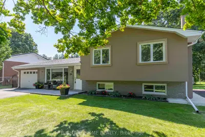 Detached in Clearview