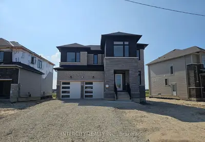 Detached in Wasaga Beach