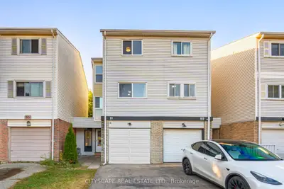 Att/Row/Townhouse in Barrie