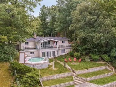 Detached in Wasaga Beach