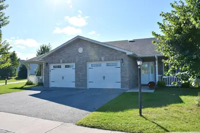Att/Row/Townhouse in Wasaga Beach