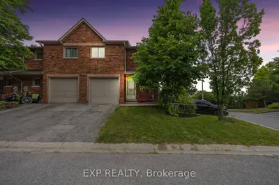 Condo Townhouse in Barrie