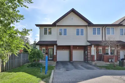 Att/Row/Townhouse in Barrie