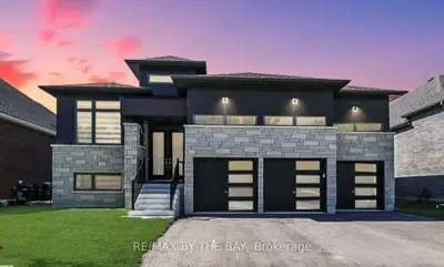 Detached in Wasaga Beach
