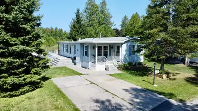 Detached in Wasaga Beach